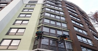 Установка крыши на балкон Сокол цена от 1054 руб. м/2.